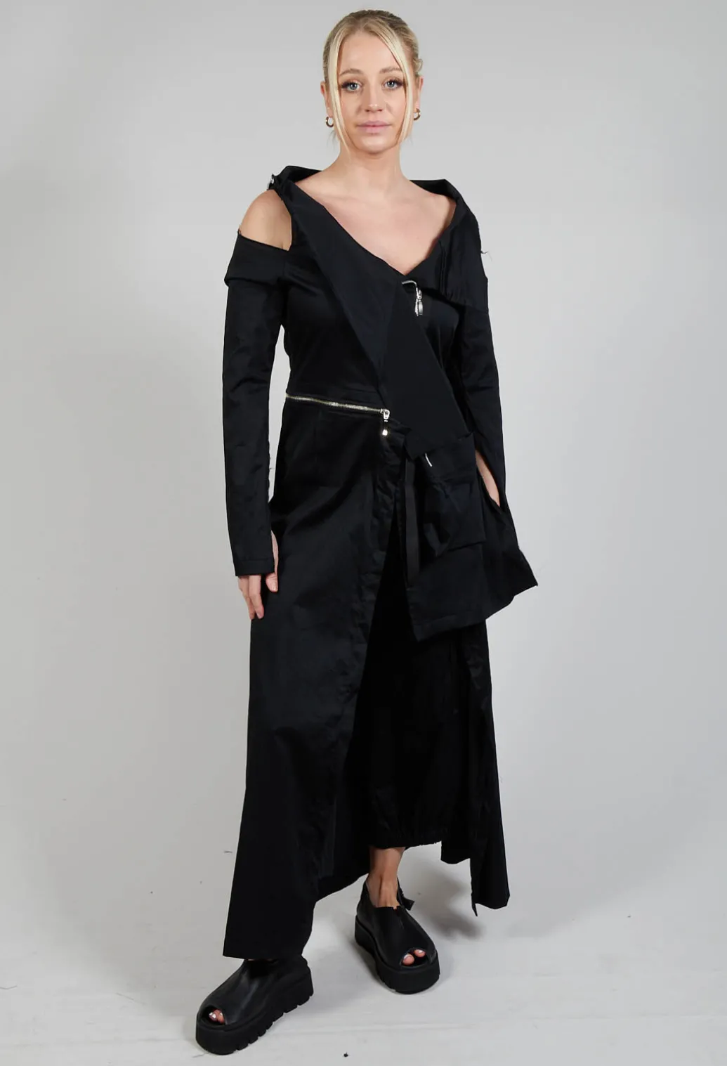 AKTI Jacket in Black