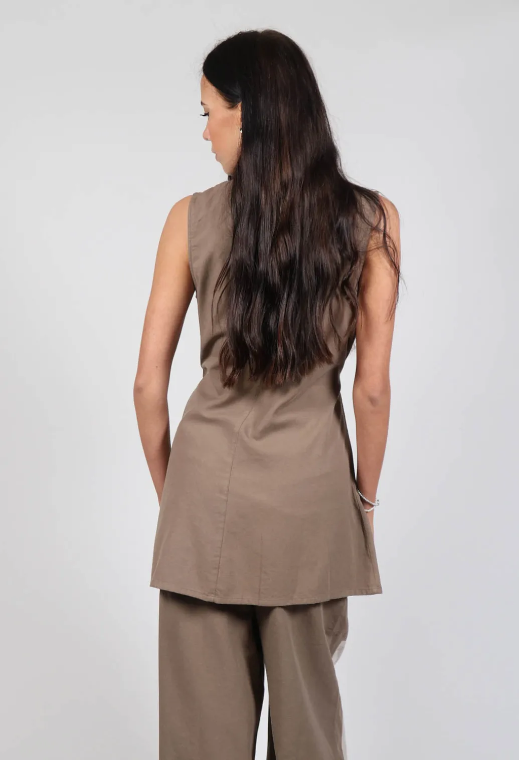 Anisa Vest in Walnut
