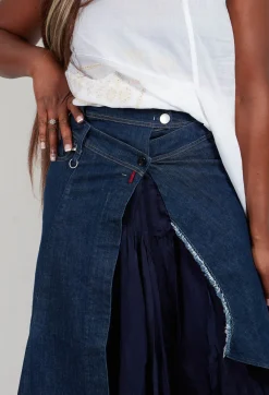 Astoni Shment Skirt in Navy
