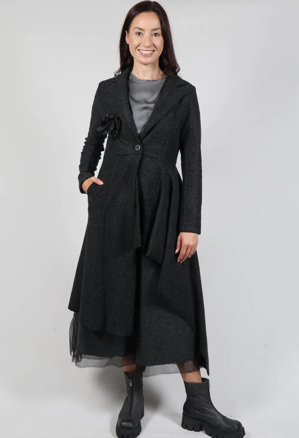 Asymmertic Coat in Organza Antracite