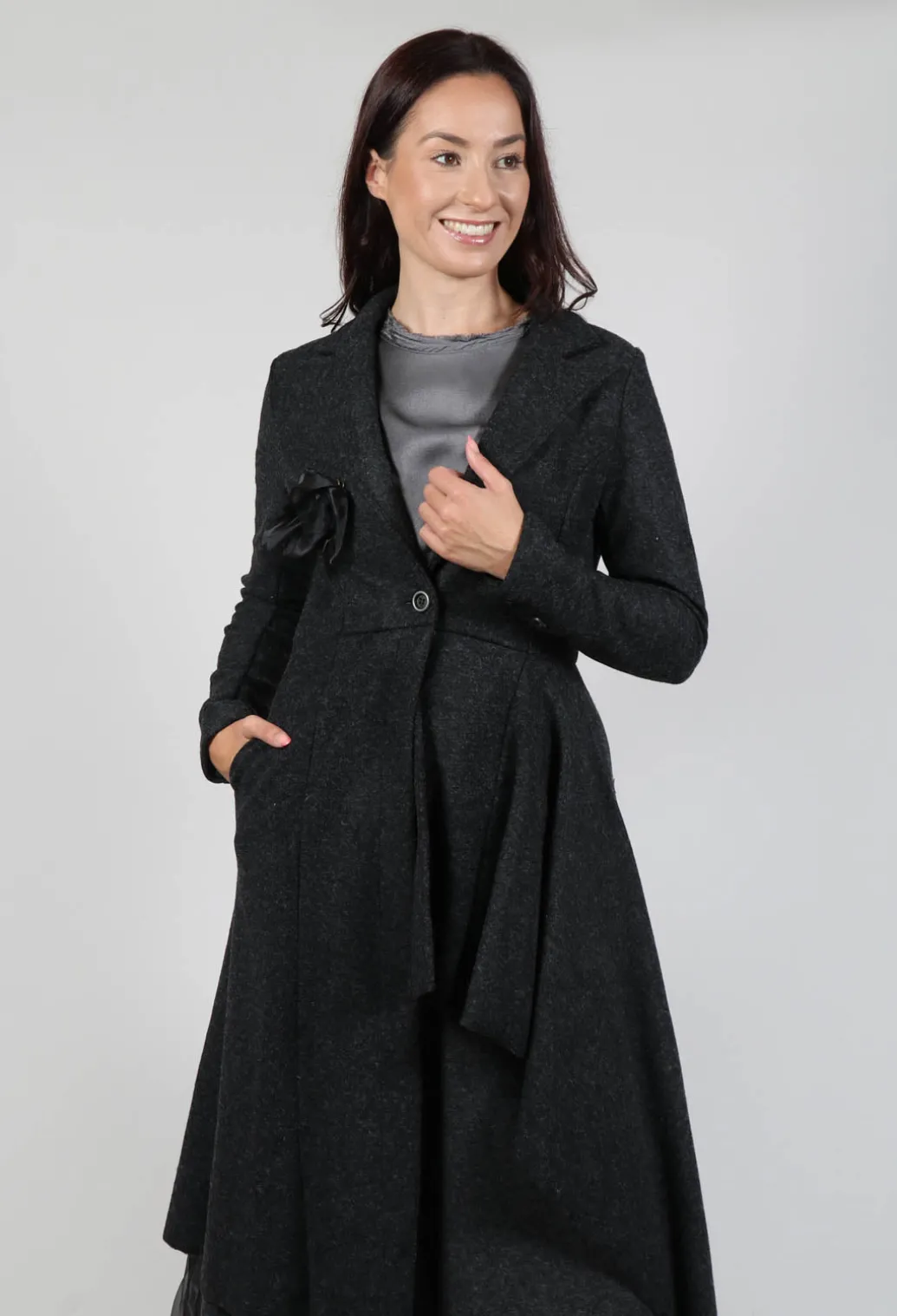 Asymmertic Coat in Organza Antracite