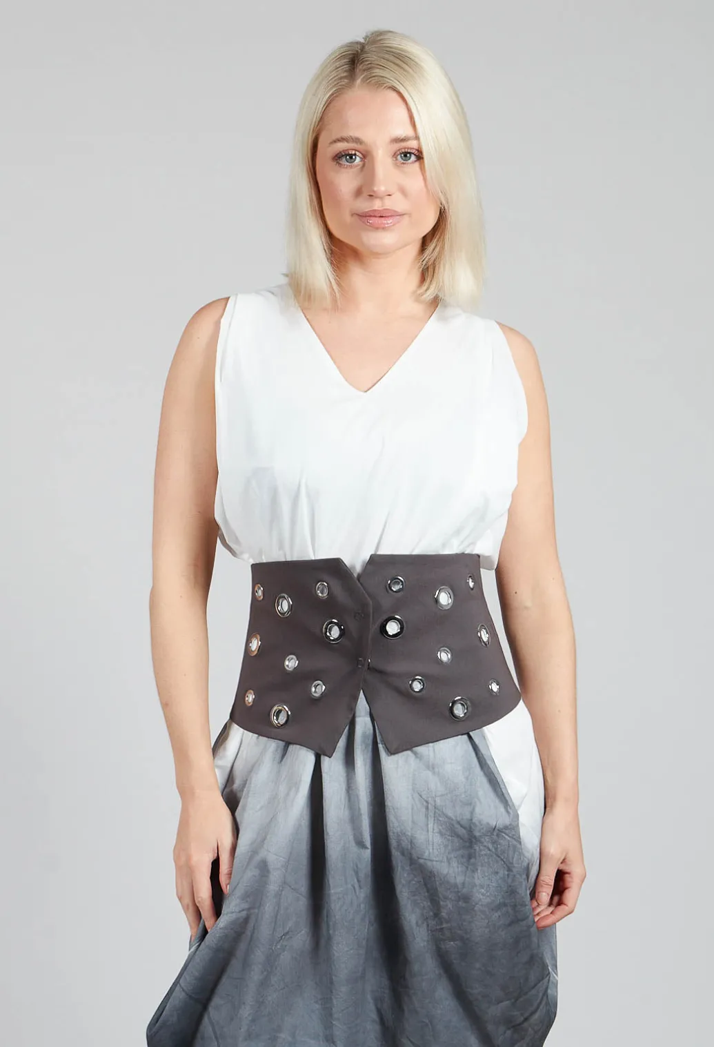 Asymmetric Belt in Carbone