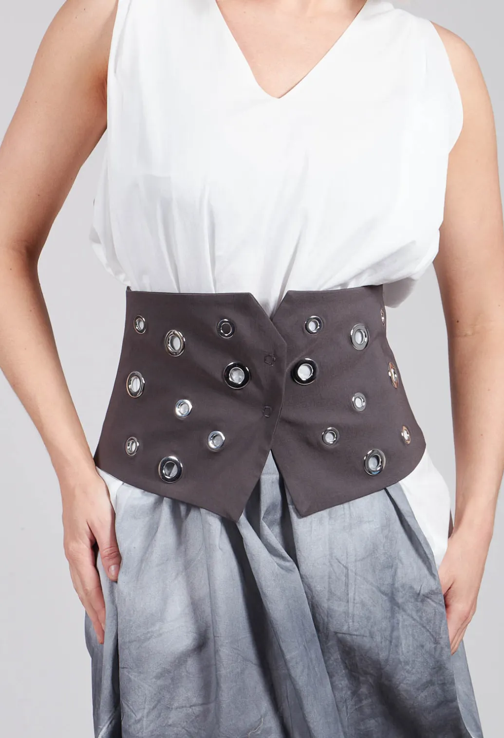 Asymmetric Belt in Carbone