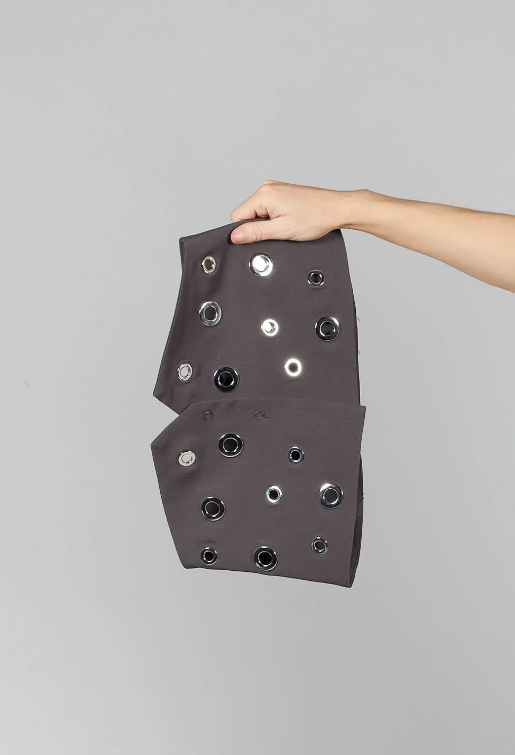 Asymmetric Belt in Carbone