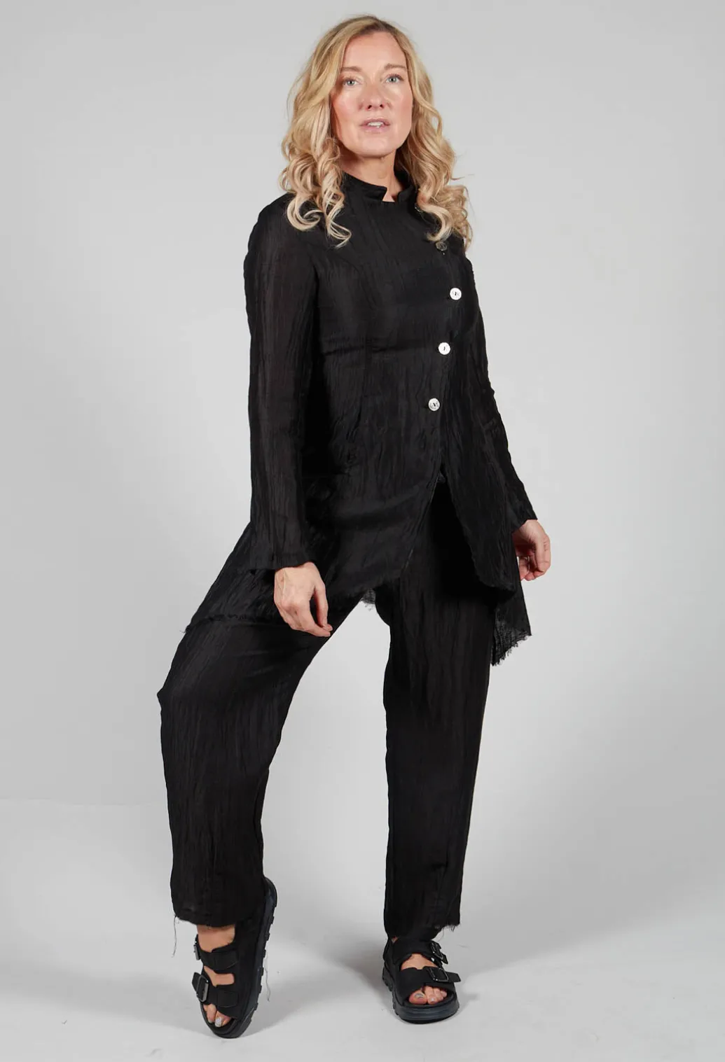 Asymmetrical Jacket in Lino Crush Nero
