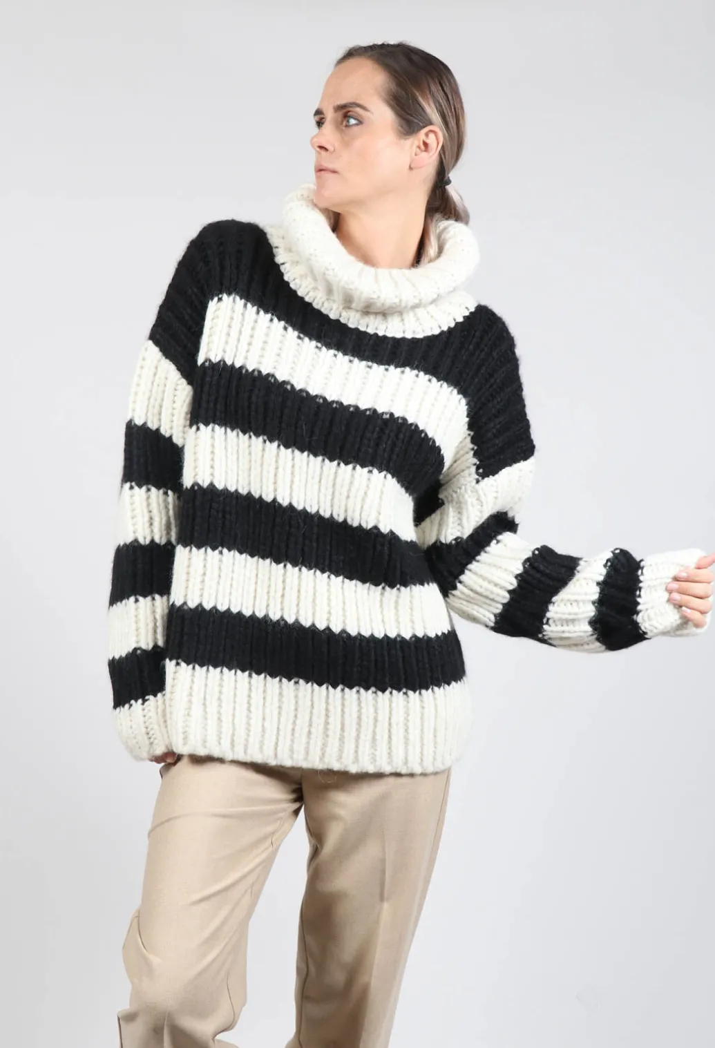 Ava Sweater in Black and White