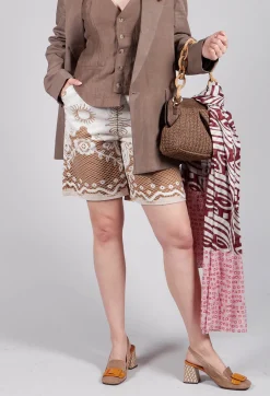 Bermuda Shorts in Tan Brown