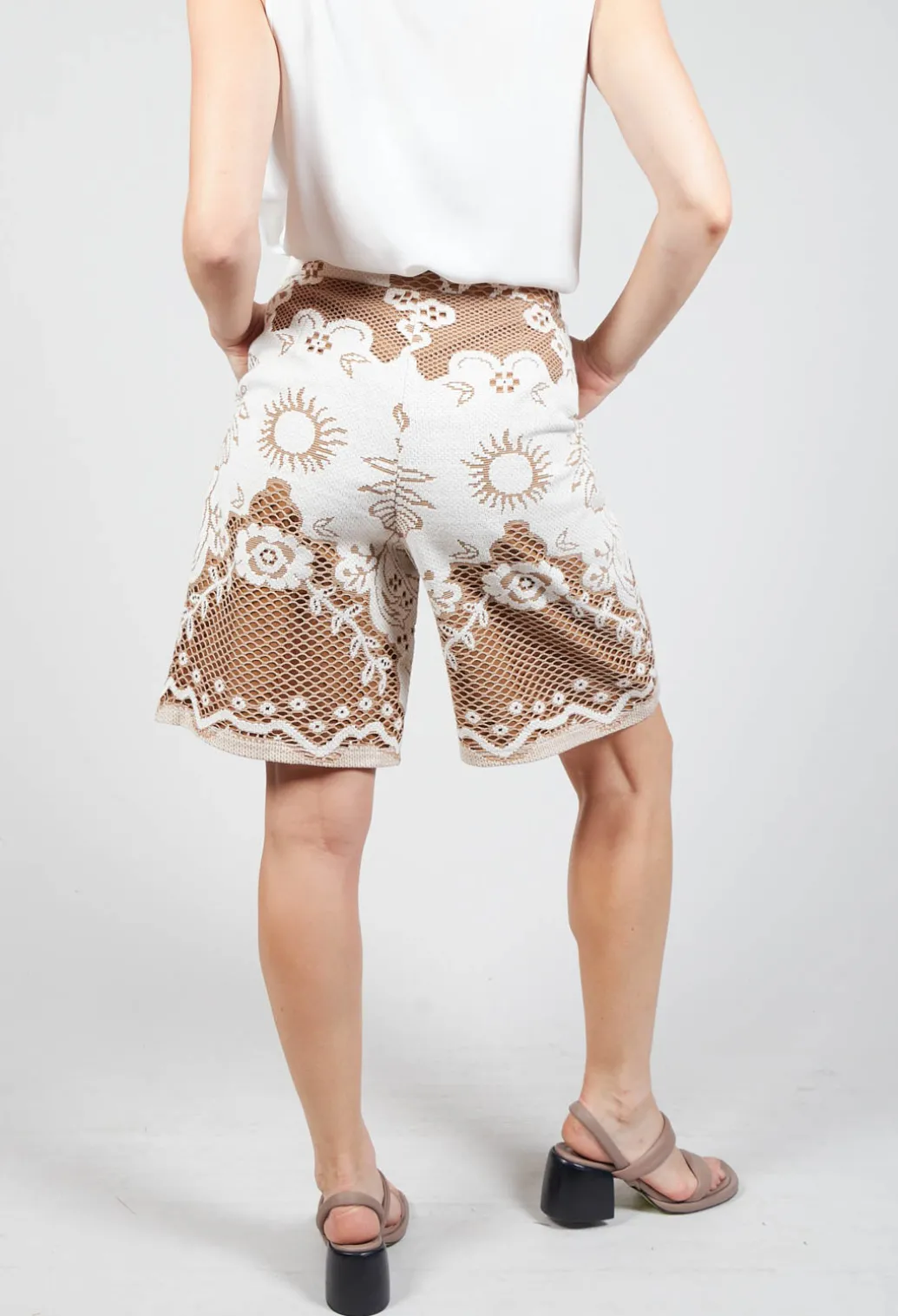 Bermuda Shorts in Tan Brown
