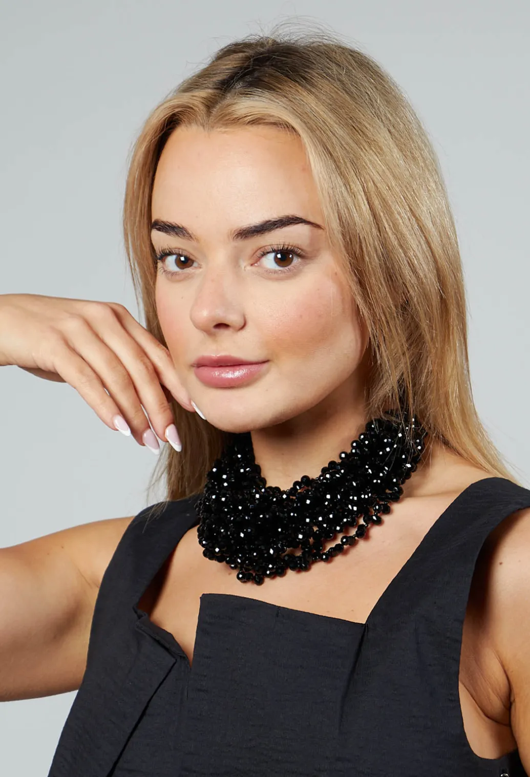 Bisu Choker in Black