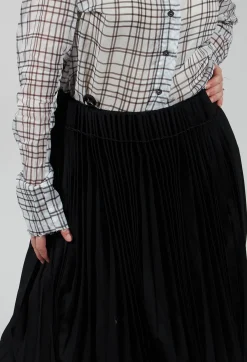 Black Pleated Skirt in Fine Virgin Wool