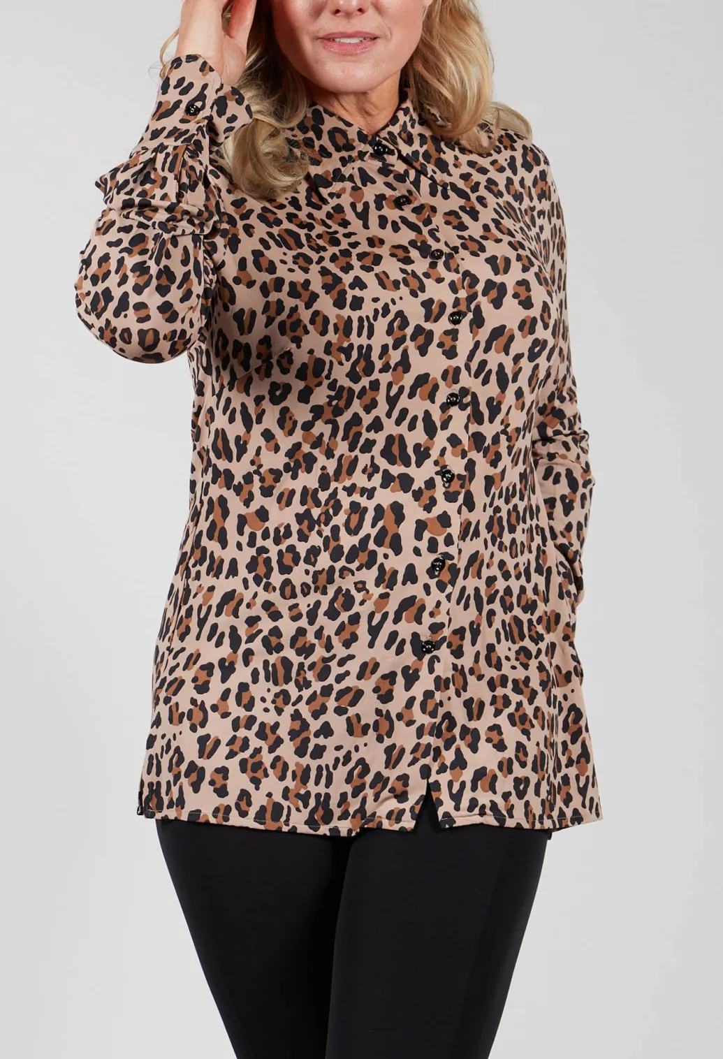 Blouse in Leopard / Camel