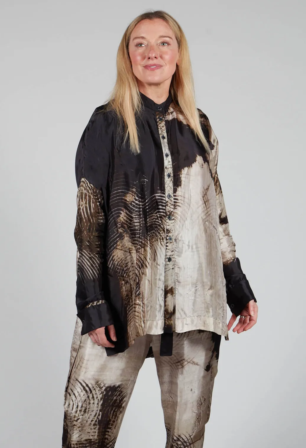 Button Up Pattern Shirt in Single Variant