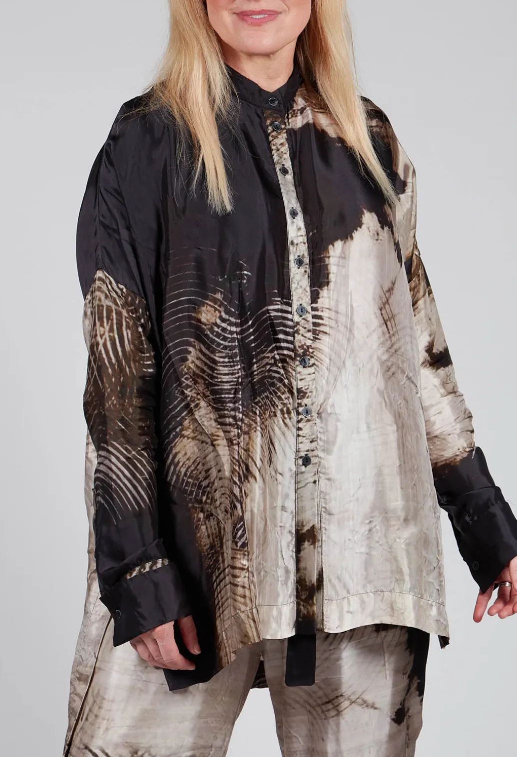 Button Up Pattern Shirt in Single Variant