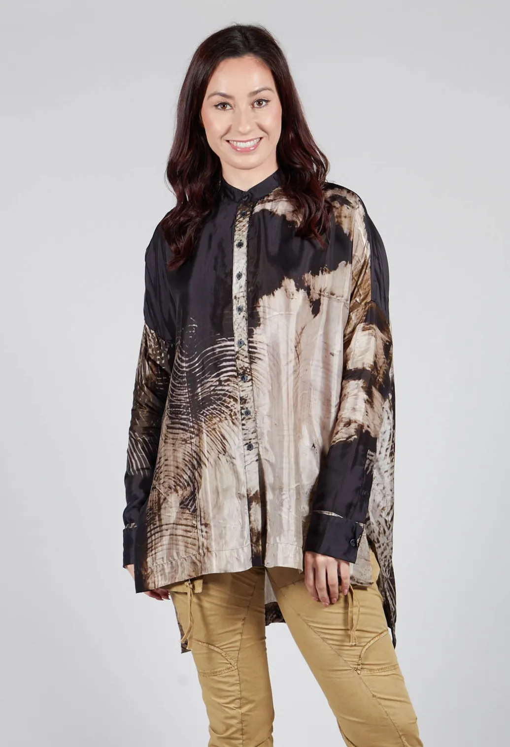 Button Up Pattern Shirt in Single Variant