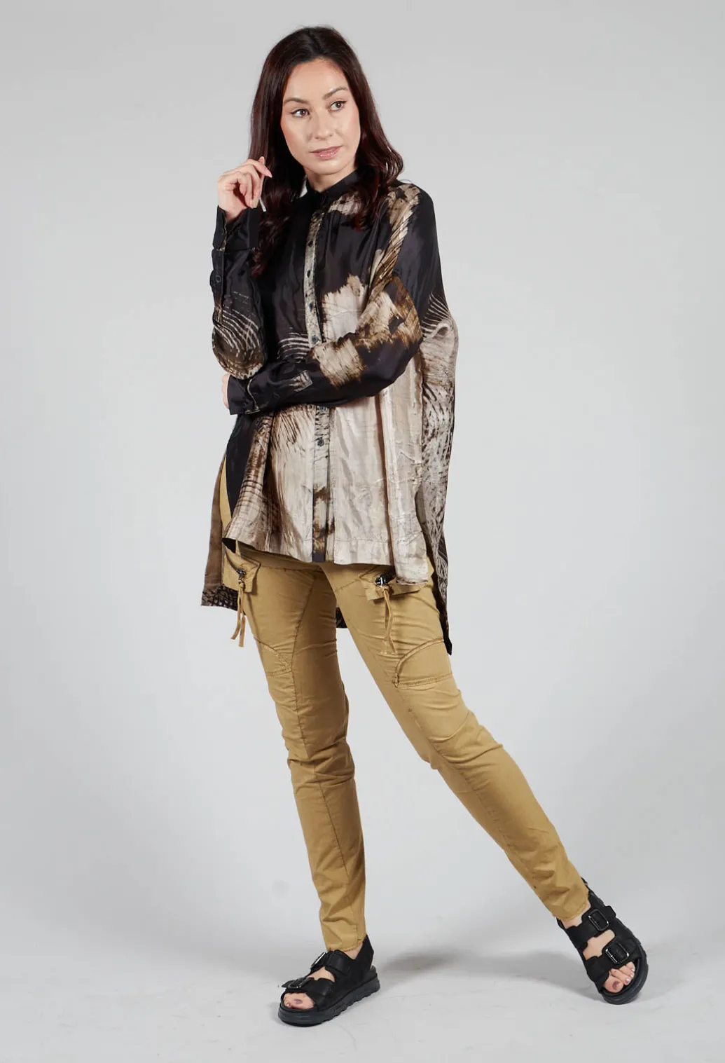 Button Up Pattern Shirt in Single Variant