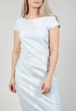 Capped Sleeve Slim Fit Dress in Placed Grey Print