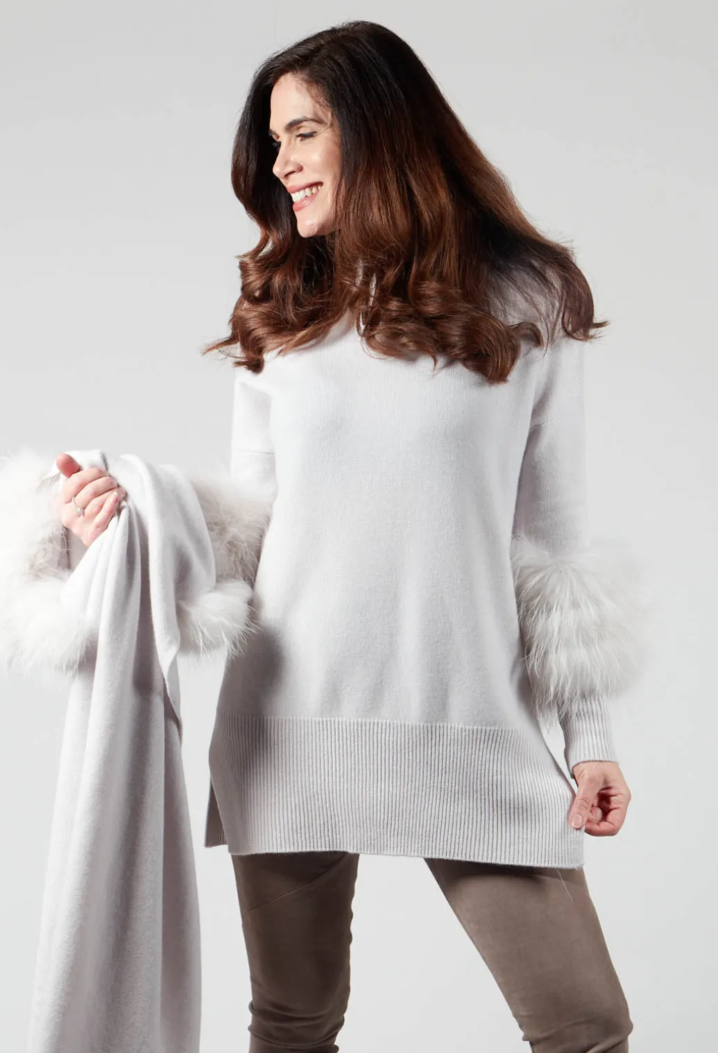Cashmere Jumper with Fur Trim Sleeves in Fog