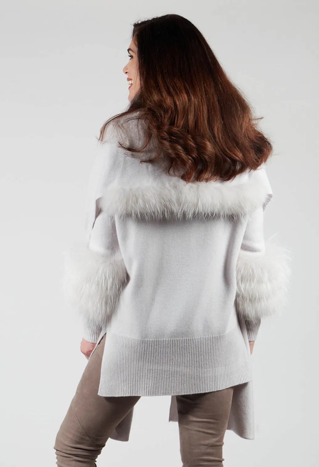Cashmere Jumper with Fur Trim Sleeves in Fog