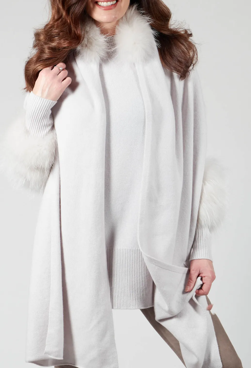 Cashmere Jumper with Fur Trim Sleeves in Fog