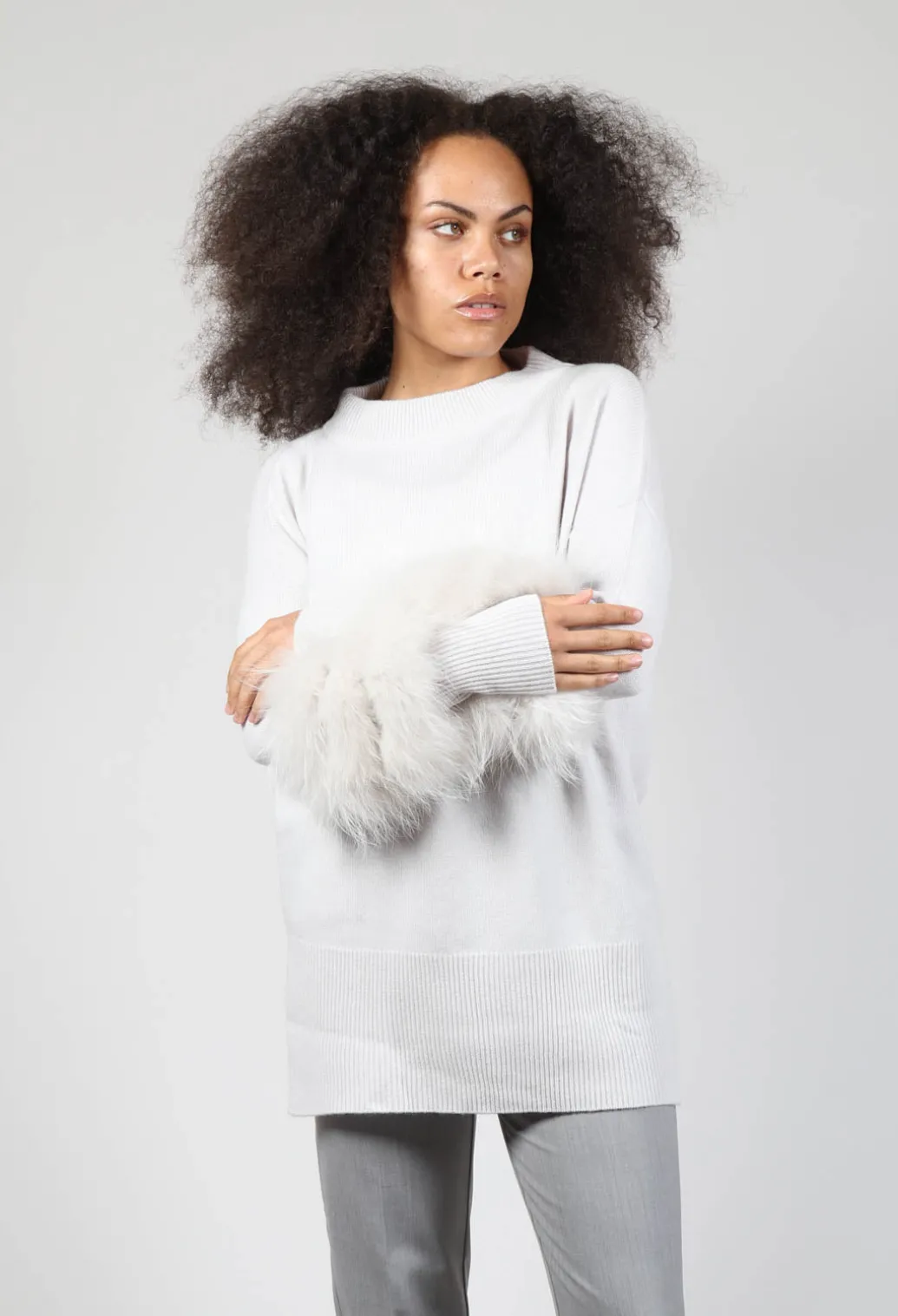 Cashmere Jumper with Fur Trim Sleeves in Fog