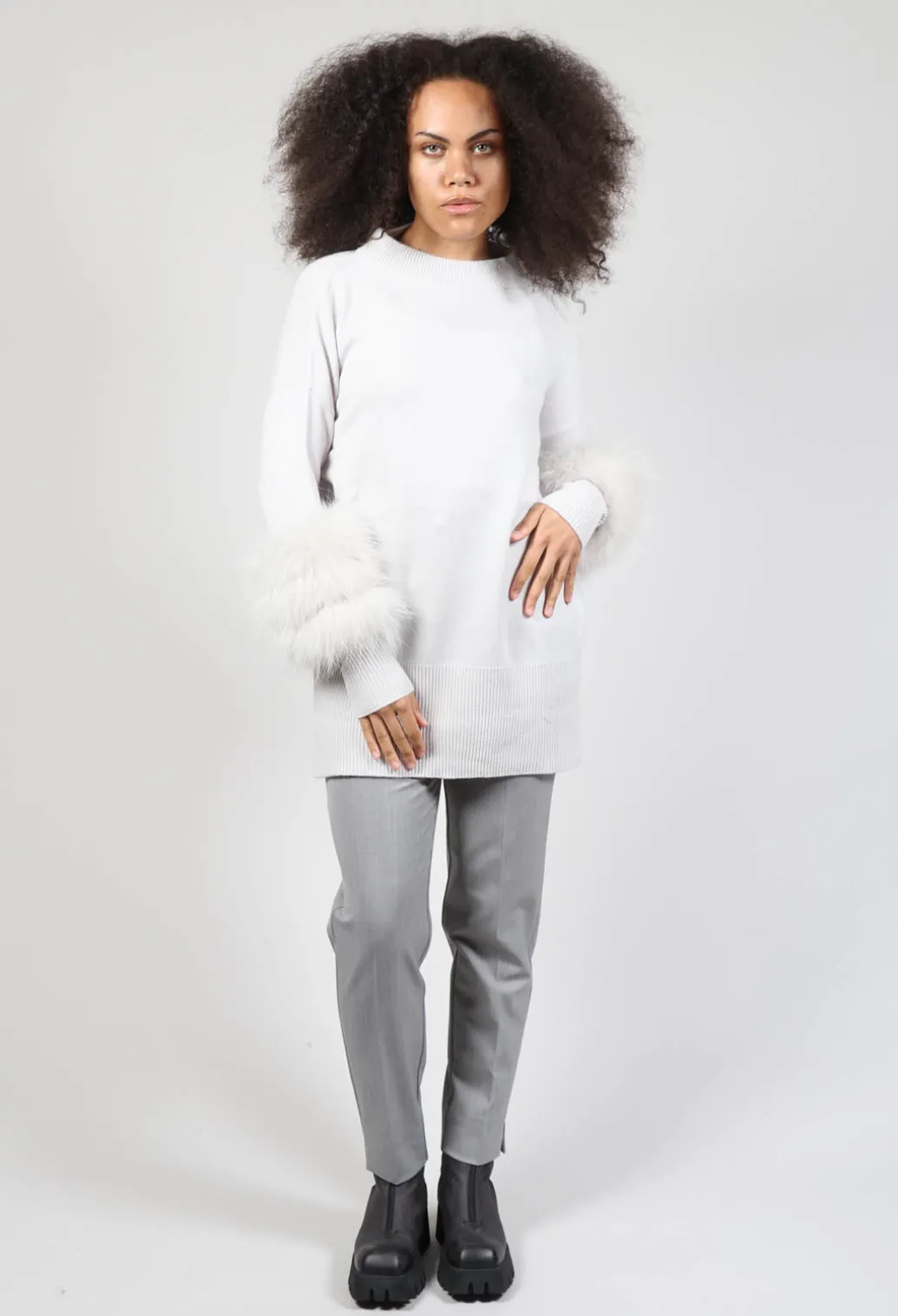Cashmere Jumper with Fur Trim Sleeves in Fog