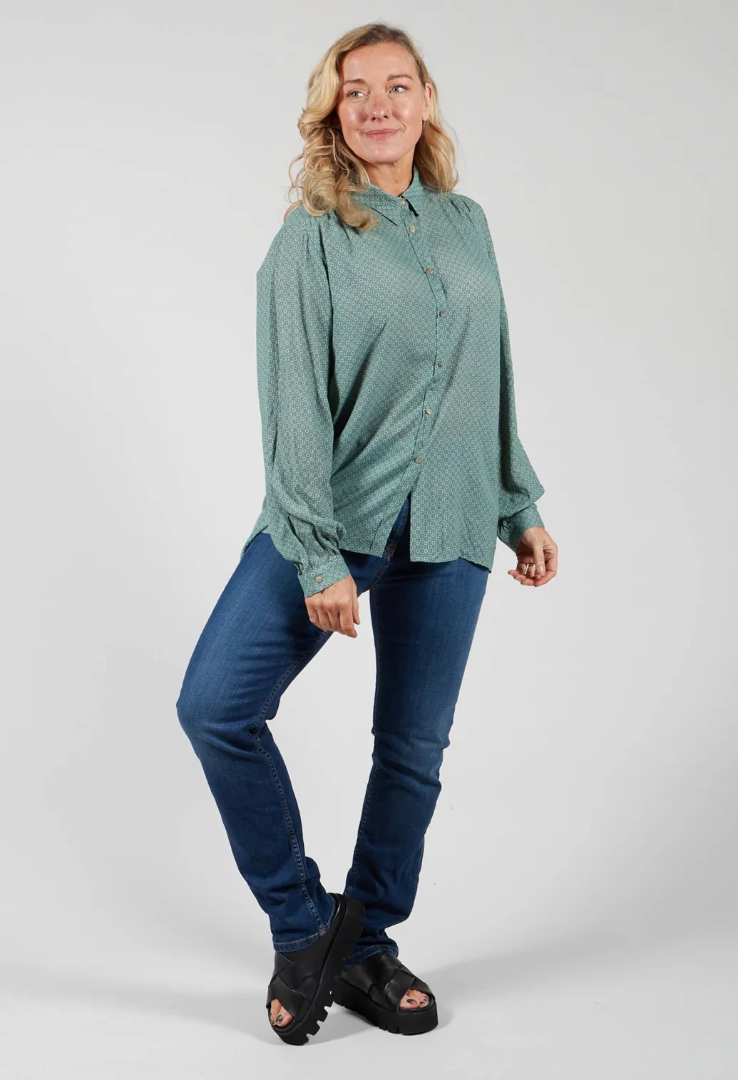 Casual Shirt in Mirto