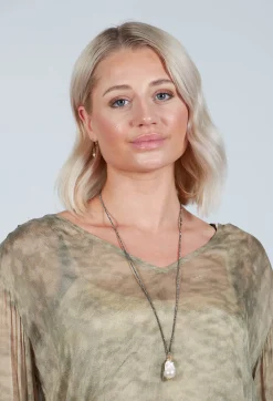 Chain Necklace with Baroque Pearl in Olive Green