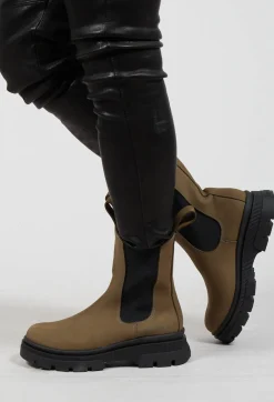 Chelsea Boots in Lizard Green