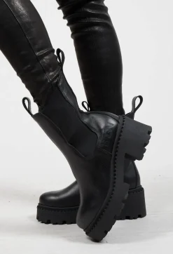 Chelsea Heel Boots in New Black