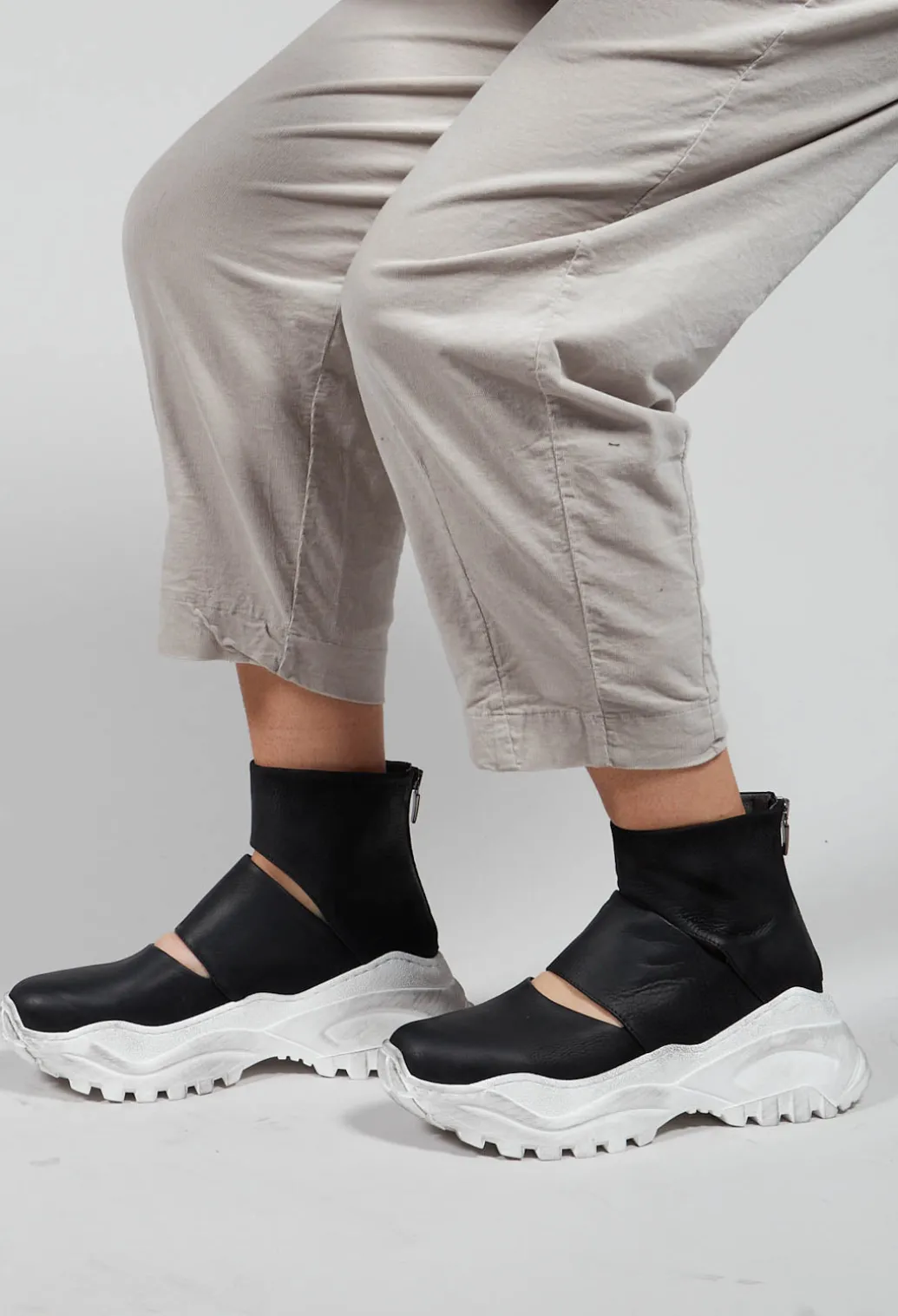 Chunky Sole Cut Out Boots in Gasoline Nero