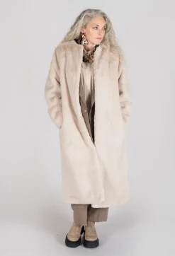 Coat in Crema Cream