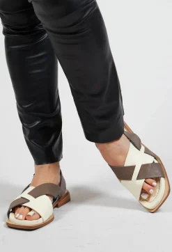 Contrasting Cross Over Sandals in Latte/Piombo