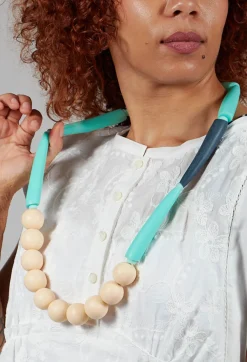 Cream Necklace in Atoll