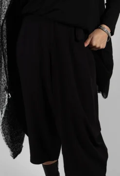 Crepe Texture Trousers in Black