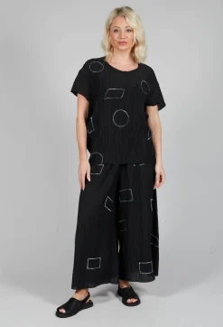 Crinkle Geometric Top in Black