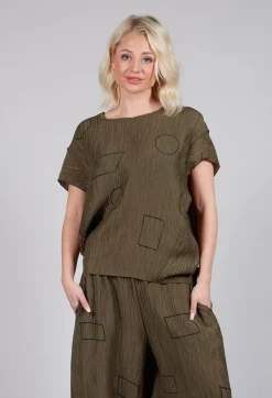 Crinkle Geometric Top in Ciocco