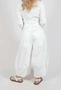Cropped Balloon Trousers in Offwhite