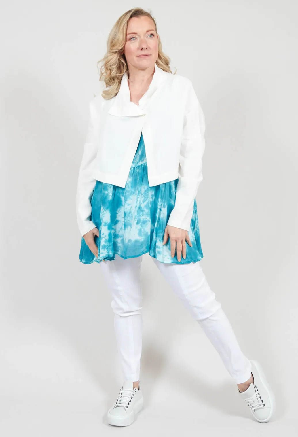 Cropped Cardigan with Pointed Collar in White