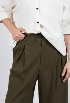 Cropped Pleated Trousers in Olive