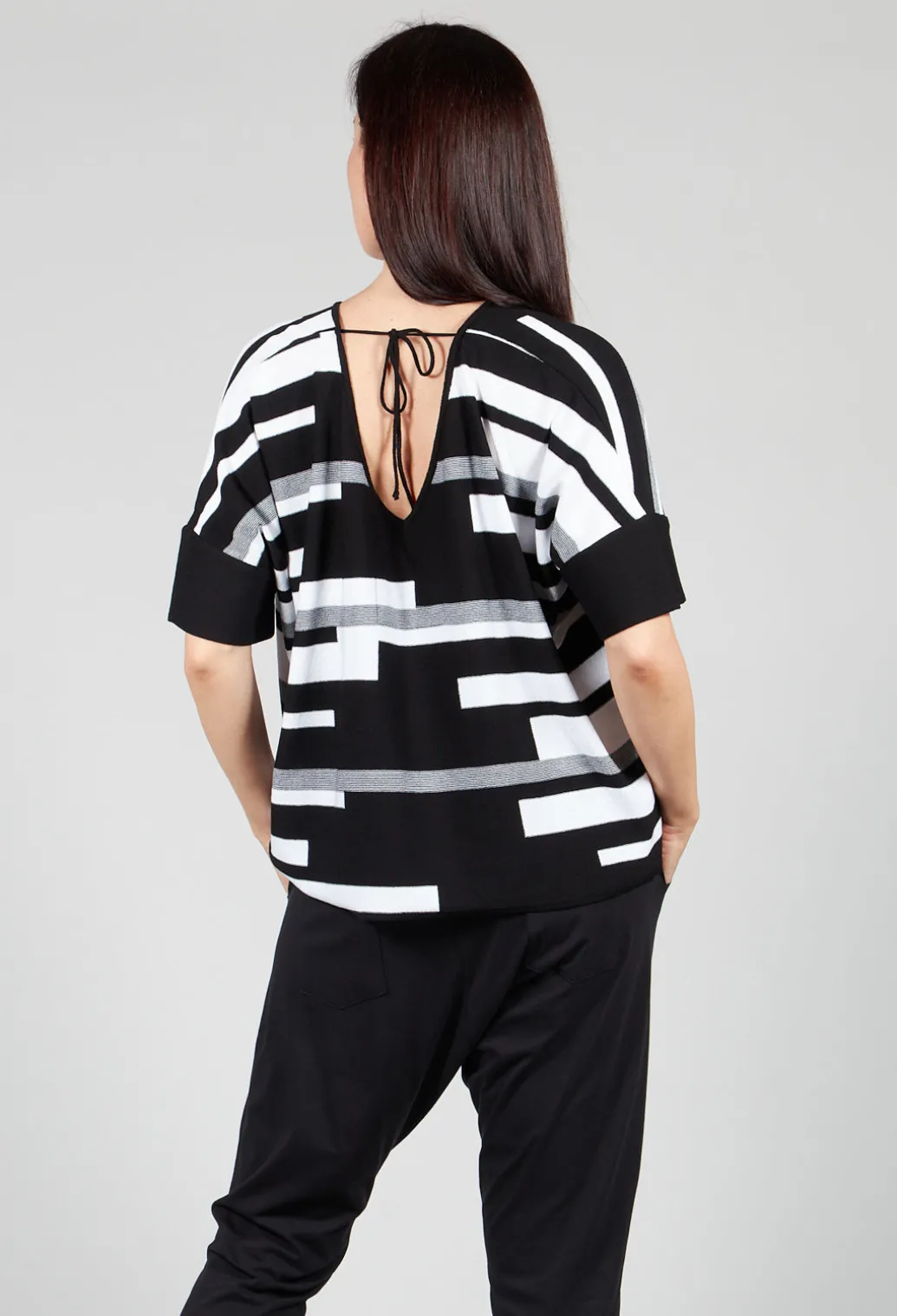 Cropped Short Sleeve Jumper in Black and White