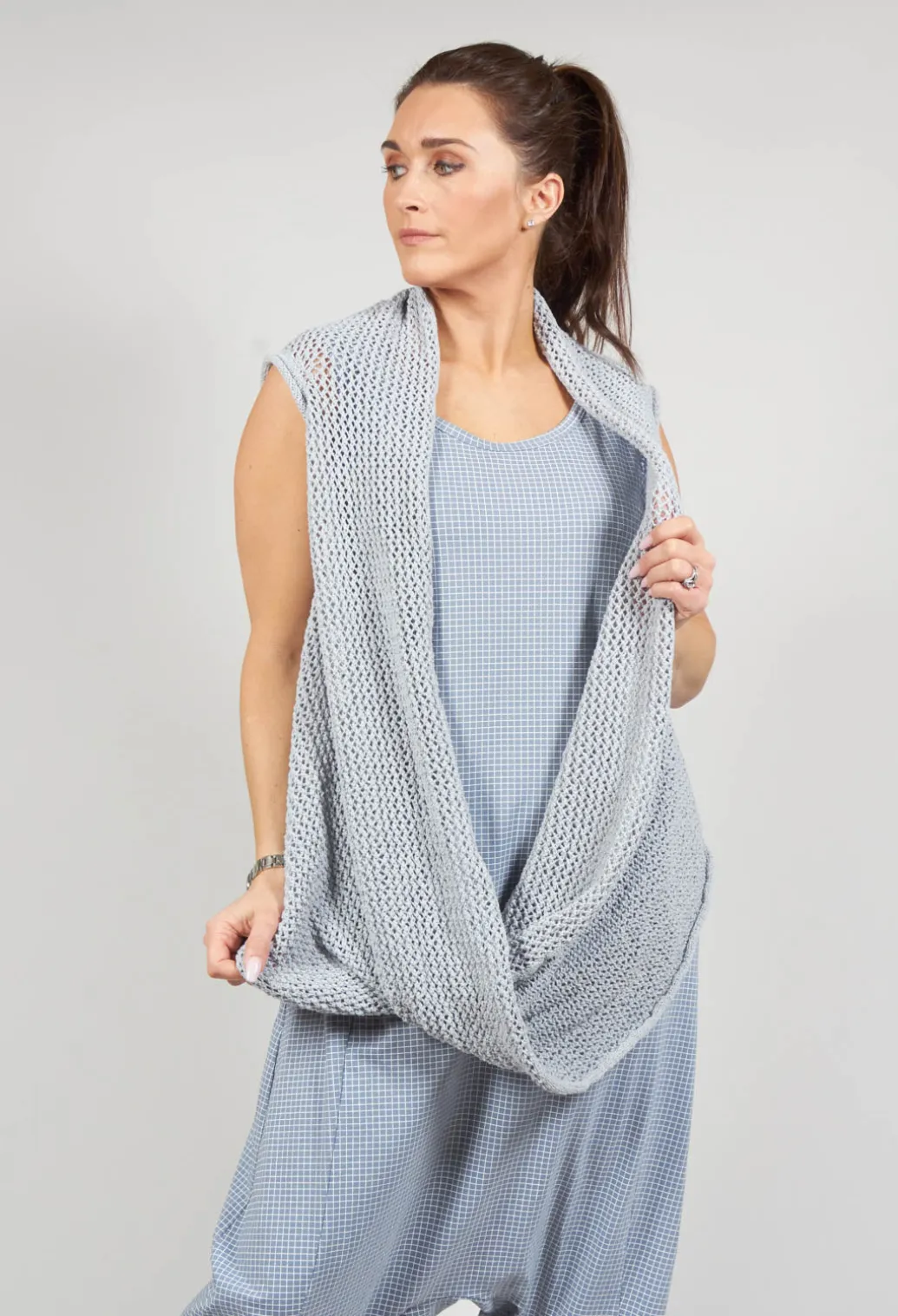 Cropped Sleeveless Jumper in Ice