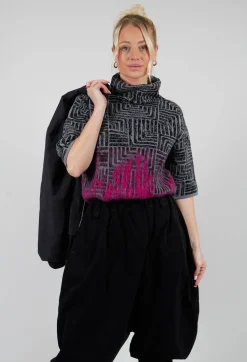 Cropped Sweater in Dark Grey and Magenta