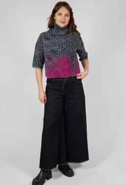 Cropped Sweater in Dark Grey and Magenta