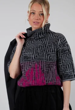 Cropped Sweater in Dark Grey and Magenta