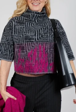 Cropped Sweater in Dark Grey and Magenta