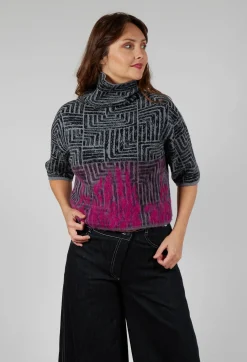 Cropped Sweater in Dark Grey and Magenta