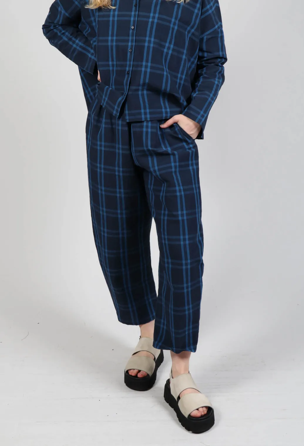 Cropped Trousers in Denim