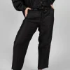Cropped Trousers in Lino Crush Nero