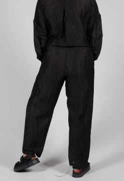 Cropped Trousers in Lino Crush Nero
