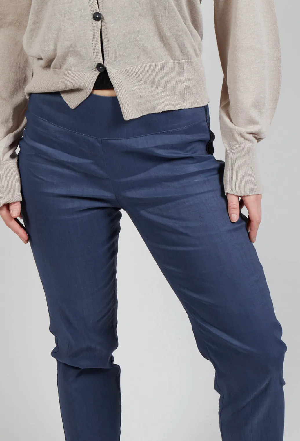Cropped Trousers in Midnight Blue